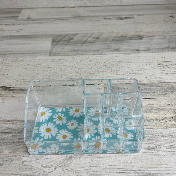 Makeup Organizer - Picture 2 of 4